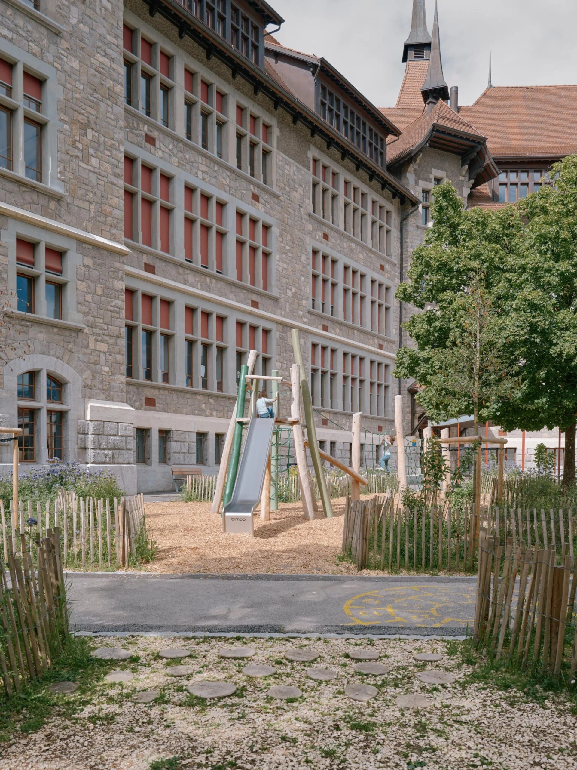Espace vert aménagé du préau du Collège de la Veveyse à Vevey